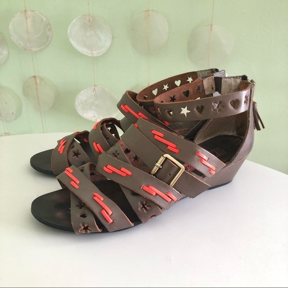 Betsey Johnson Neon Bollt Strappy Gladiator Leather Wedges Stars Hearts - Picture 3 of 11